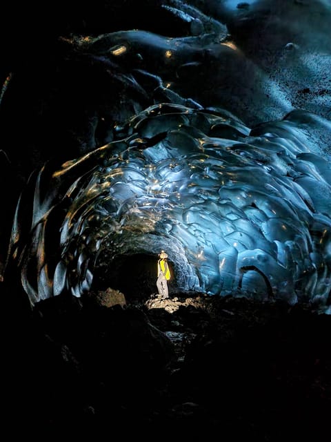 Jökulsárlón: Blue Ice Cave Tour and Glacier Walk - Returning over the ice