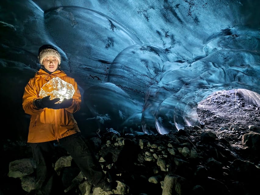 Jökulsárlón: Blue Ice Cave Tour and Glacier Walk - Why the eight-person limit matters
