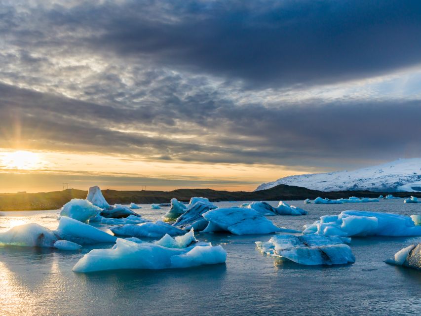 Jökulsárlón Floating Glacier & Diamond Beach Day Tour - Diamond Beach and its black sand shore