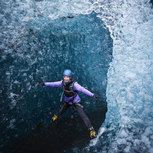 Jökulsárlón: Glacier Hike, Ice Cave, and Photoshoot Package - Gearing up at the glacier edge