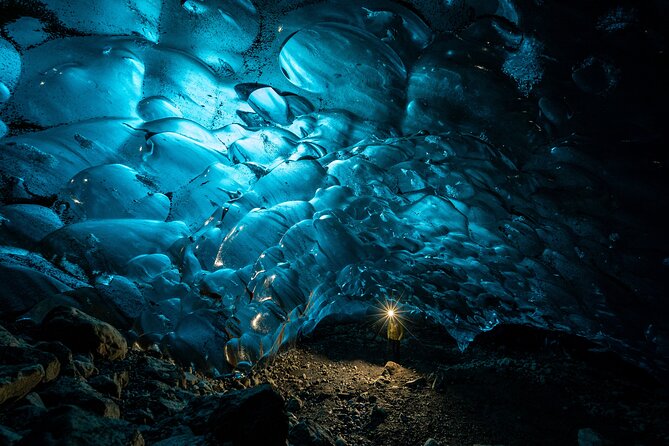 Jökulsárlón: Visit a Natural Blue Ice Cave - Entering Vatnajökull’s blue ice