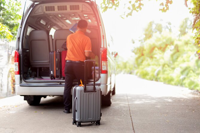 Keflavik Airport Private Transfer To/From Reykjavik cruise Ports - Luggage limits and the right vehicle