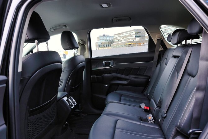 Keflavik Airport To Skarfabakki Harbour Private Transportation - Airport pickup, names, and communication