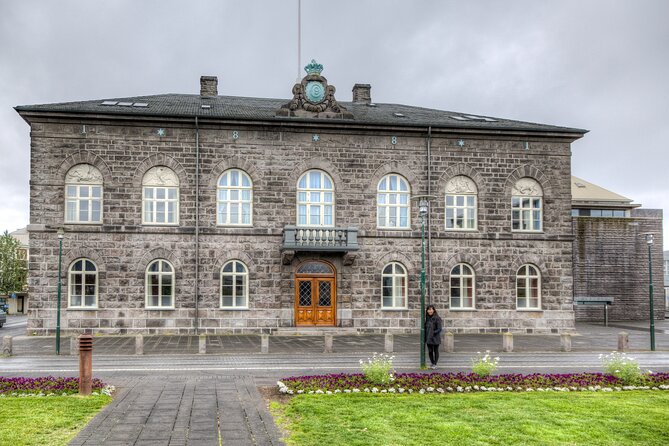 Keflavik International Airport Private Transfer - Cars for small groups and vans for seven
