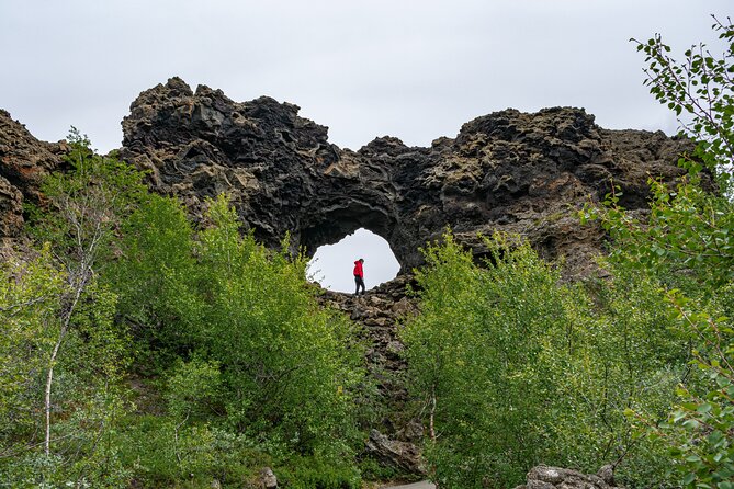 Lake Myvatn, Hot-Springs & Godafoss Waterfall Tour from Akureyri - Timing, meeting point, and cruise-day usefulness