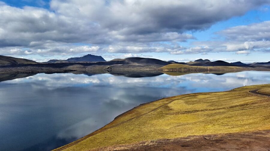 Laugavegur Photography Jeep Tour - Frostastaðavatn and Ljótipollur add water and color