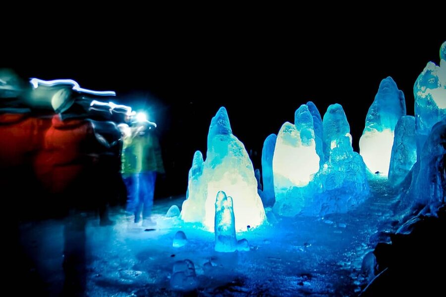 Lofthellir Ice Cave Super Jeep Tour - Crawling through the entrance
