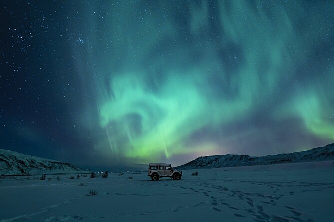 Northern Lights 4x4 Tour with Pastries and Cocoa from Reykjavik - Stops, waiting, and the value of darkness