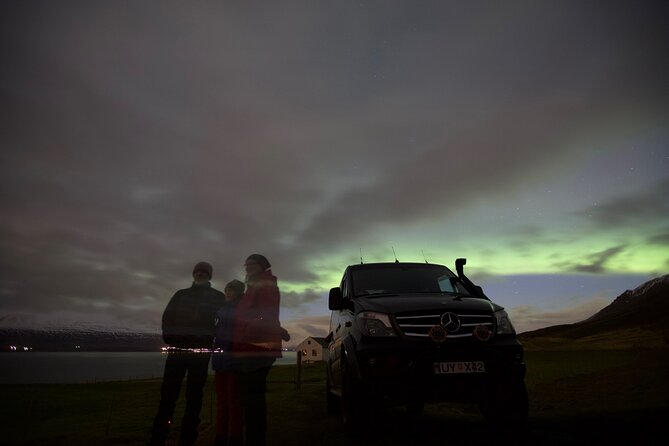 Northern Lights Classic MiniBus Tour from Akureyri - Photography help, but no professional photo package