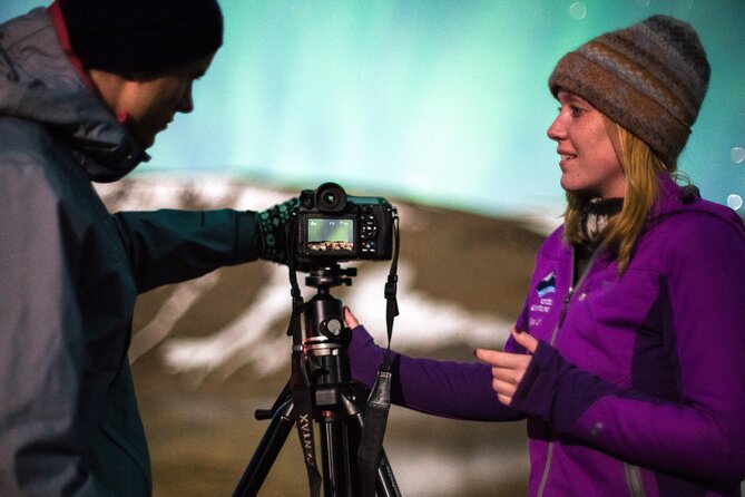 Northern Lights Minibus Tour with Hot Cocoa, Blankets & Photos - Price, group size, and who gets the most value