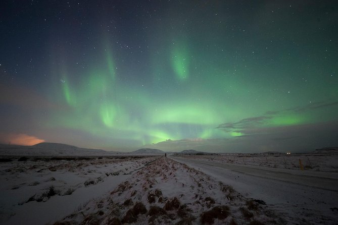 Northern Lights Small-Group Tour From Reykjavik with Hot Drink - Small group versus a large bus