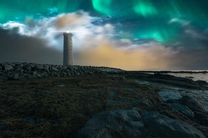 Northern Lights Small-Group Tour with Free Photos & Hot Chocolate - Why the minibus makes a difference