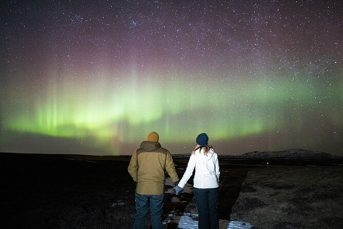 Northern Lights Small Group Tour with Photos - Hot chocolate and cinnamon buns in the cold
