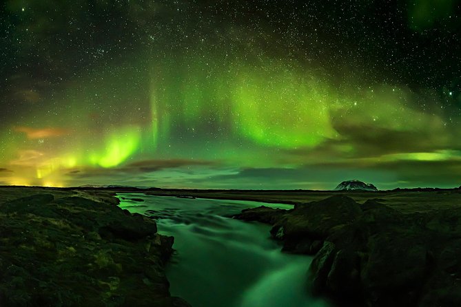 Northern Lights Tour from Reykjavik with Lifetime Guarantee - Staying warm while you wait