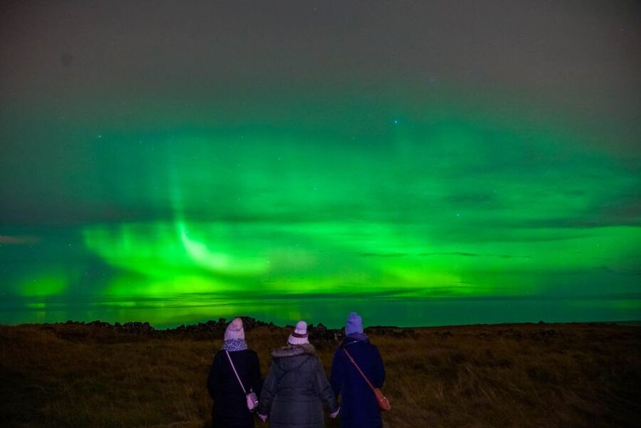 Northern Lights Tour From Reykjavik with Photography - What the free comforts add to the experience