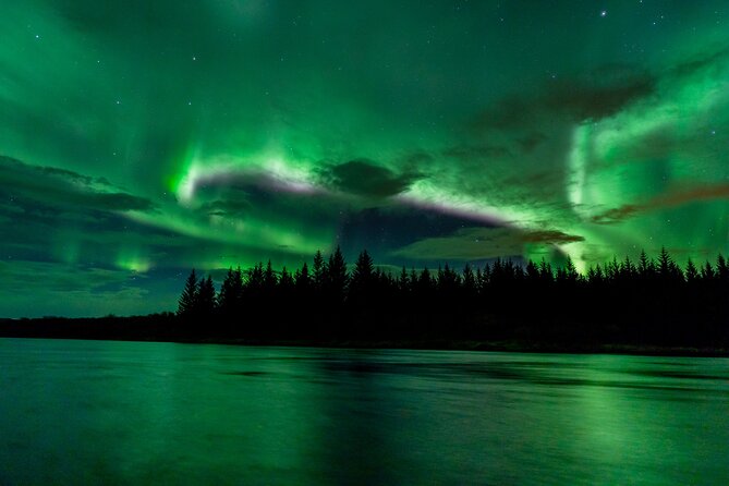 Private Aurora Hunt with Photos in Super Defender - Chasing the lights beyond Reykjavik