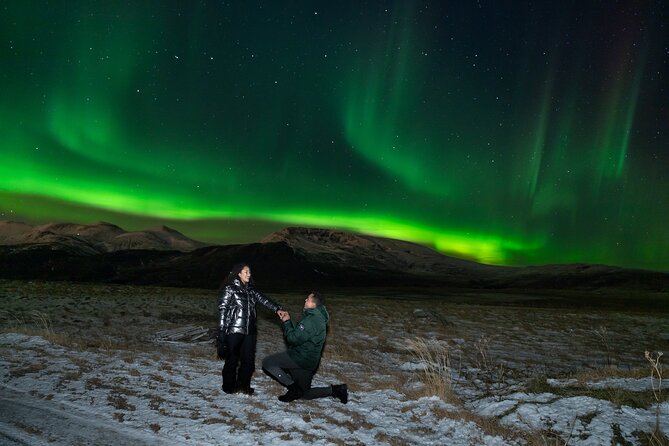 Private Aurora Hunt with Photos in Super Defender - Waiting in the cold, with a little comfort