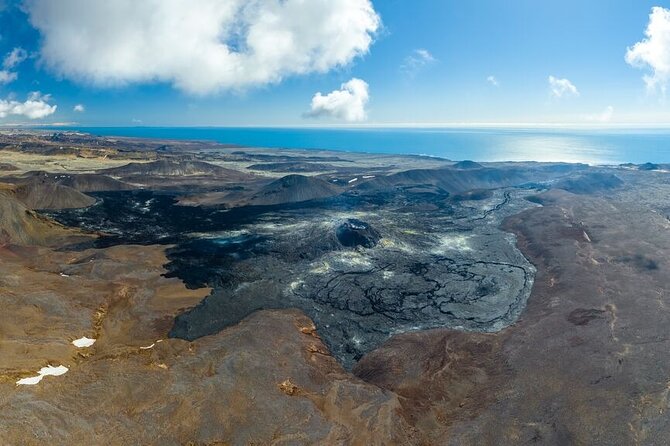Private Bespoke Reykjanes Peninsula Tour - The lighthouse and Brimketill bring you to the Atlantic edge