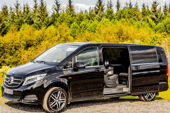 Private Luxury Airport transport Keflavik in Sedan - From Keflavik customs to your Reykjavik hotel