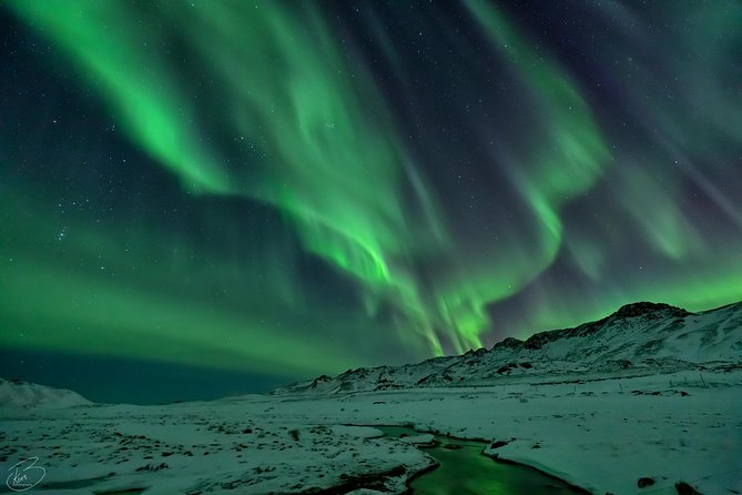 PRIVATE Northern light photo infused tour - Leaving Reykjavik for darker skies