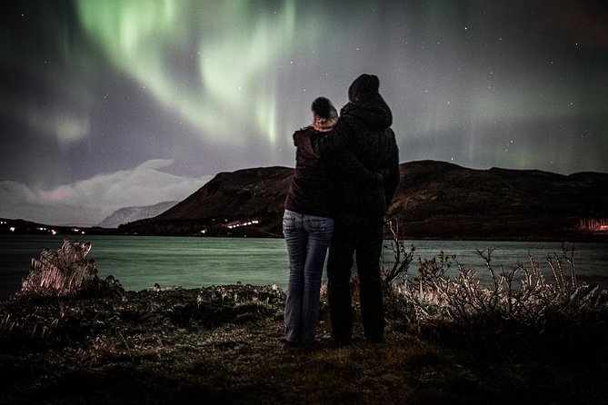 Private Northern lights with photographs - Why the chairs and hot chocolate matter