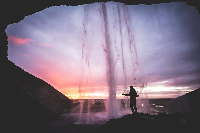 Private South Coast Fire and Ice: Glacier viewpoint & Lava Show - The Lava Show adds a rare live volcanic experience