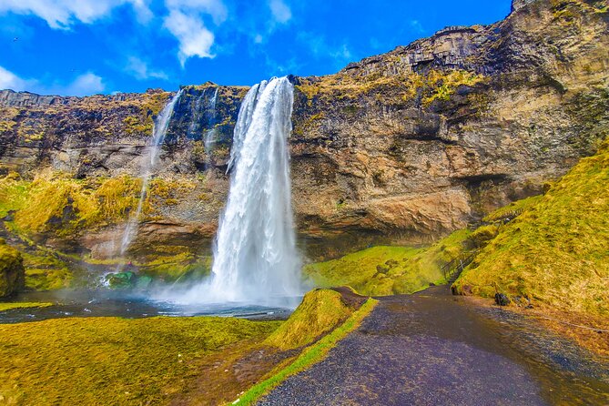 Private South Coast Tour with Katla Ice Cave - Skogafoss: the big waterfall and the 527-step choice