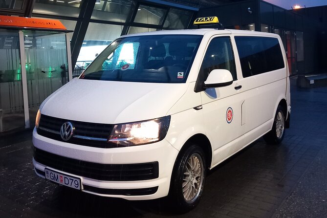 Private Transfer from Keflavik Airport to Reykjavik/surrounding - The 45-minute ride into Reykjavik