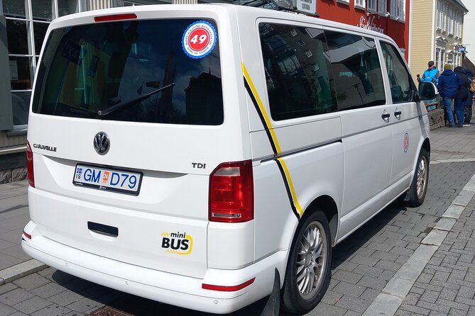 Private Transfer from Keflavik Airport to Reykjavik/surrounding - A driver who does more than point to the hotel