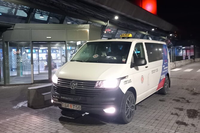 Private Transfer from Reykjavik/surrounding to Keflavik Airport - A direct ride from Reykjavik to Keflavik
