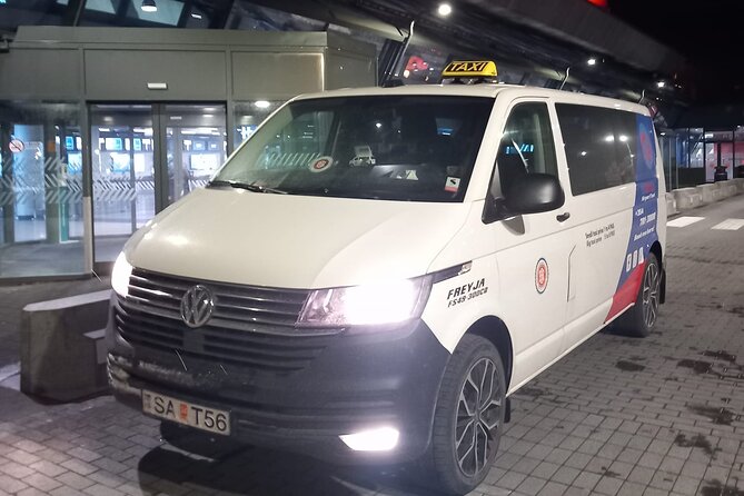 Private Transfer from Reykjavik/surrounding to Keflavik Airport - Why a private vehicle can be worth the cost
