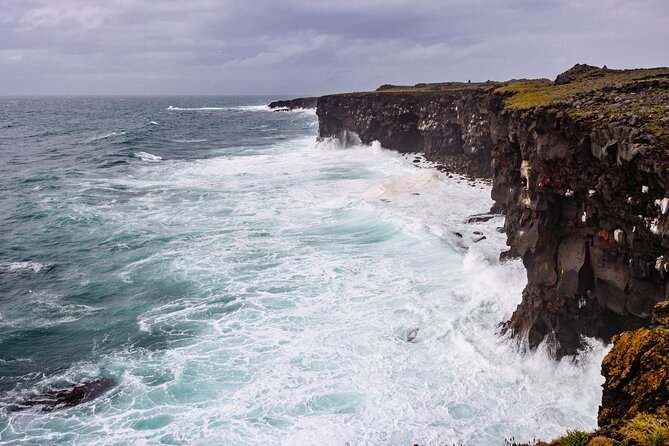 Reykjanes Peninsula: Volcanos & Blue Lagoon Self-Guided Tour - Walking between continents at the bridge