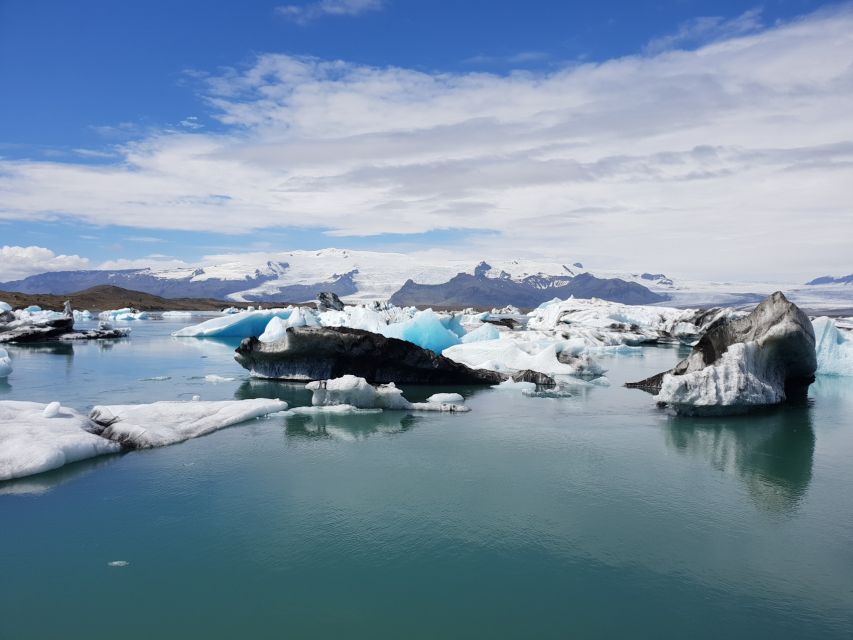 Reykjavík: 2-Day Tour with Icebergs, Glaciers & Waterfalls - Skógafoss: the big waterfall with real force