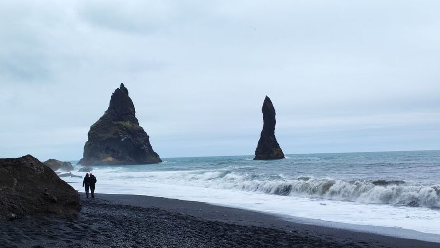 Reykjavík: 2-Day Tour with Icebergs, Glaciers & Waterfalls - Jökulsárlón and Diamond Beach: the tour’s signature scenery