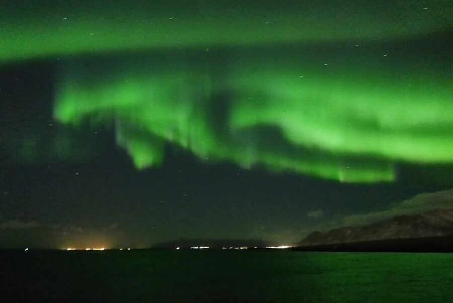 Reykjavik: 2-Hour Northern Lights by Boat with Backup Plan - Why a boat can improve the aurora search
