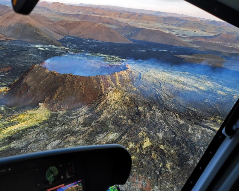 Reykjavik: 45-Minute Volcano Sightseeing Helicopter Tour - The return over Bessastadir and Reykjavik
