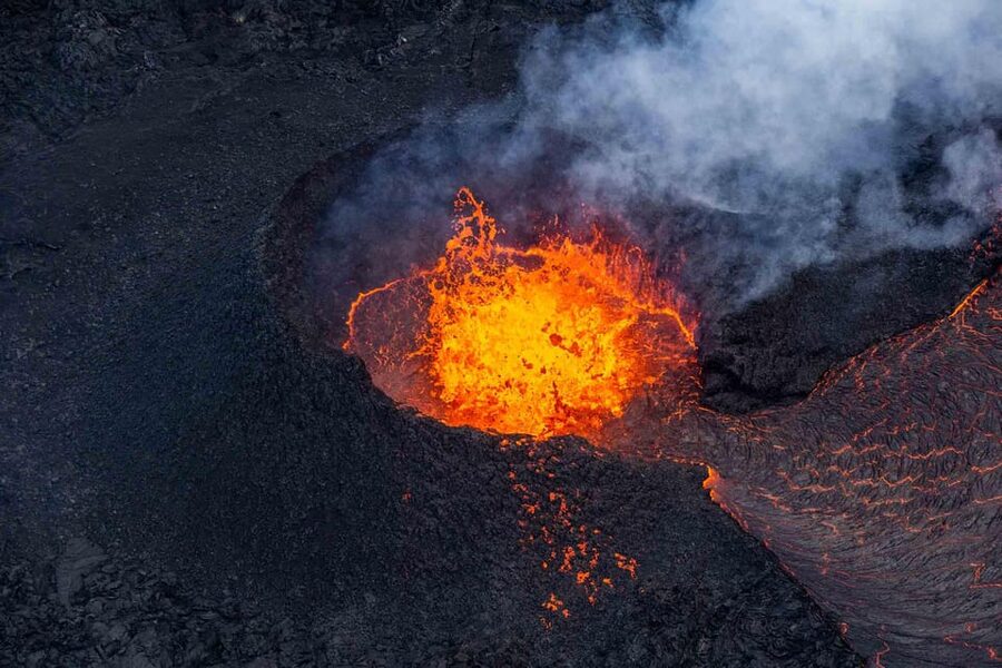 Reykjavik: 45-Minute Volcano Sightseeing Helicopter Tour - Who should book this flight?