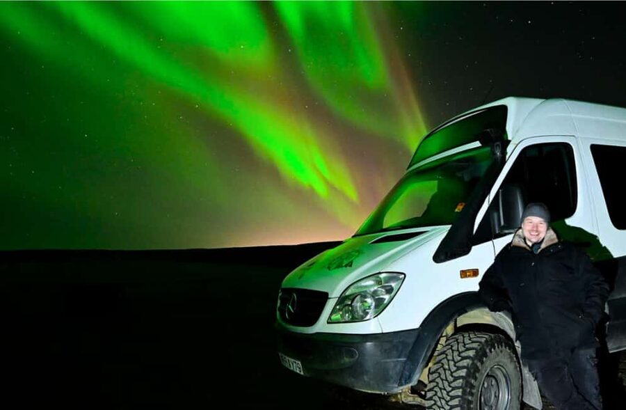 Reykjavík: 4x4 Minibus Northern Lights with Photo and Cocoa - Should you book the Reykjavík 4x4 Northern Lights tour?