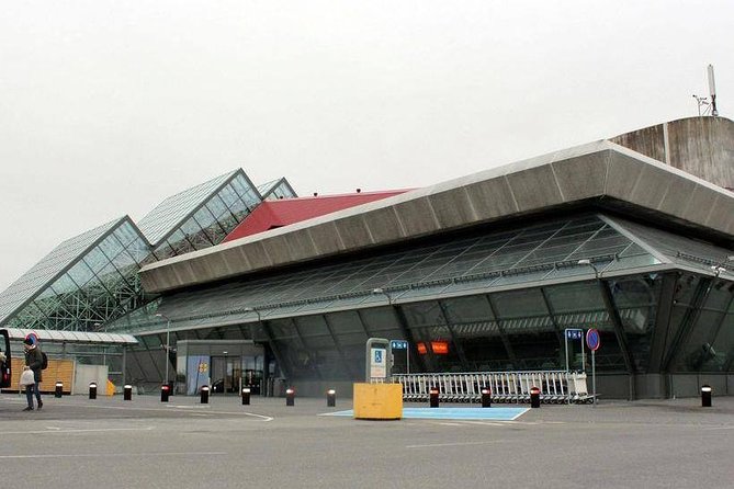 Reykjavik area to Keflavik Private Luxury Airport Transfer - Early flights and late-night departures