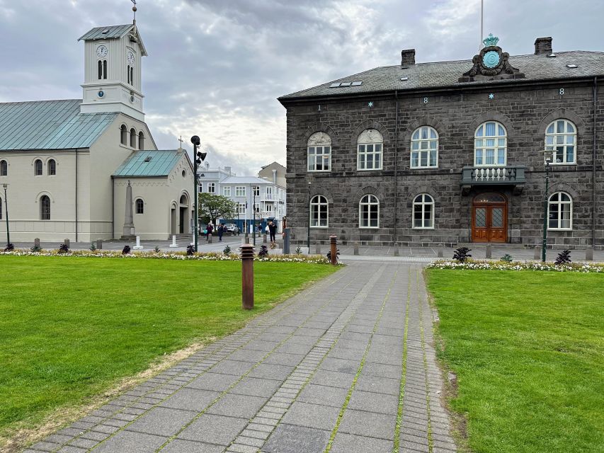 Reykjavik: City Walking tour in Small Group with Local Guide - Arnarhóll and the final bearings