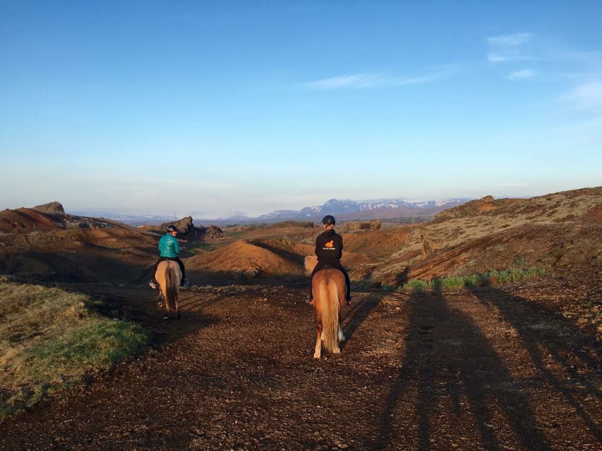 Reykjavik: Evening Sleipnir Horse Riding Tour with Pickup - Getting comfortable before the ride