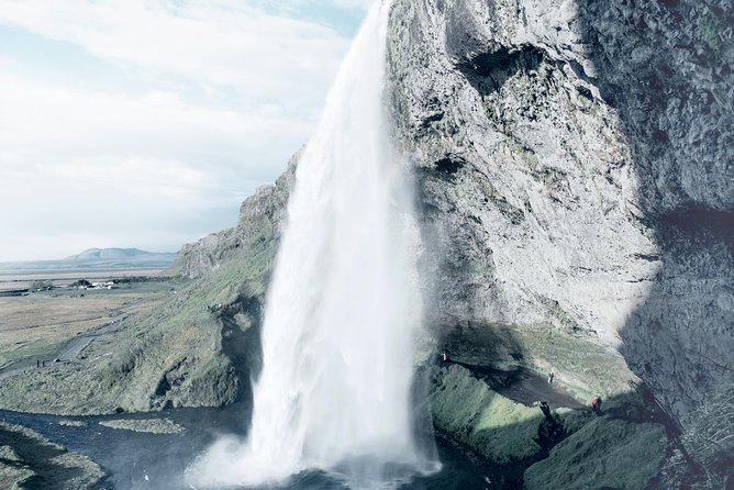 Reykjavik: Glacier Lagoon Boat Ride & South Coast Full Day Tour - Vík: a practical food and rest stop