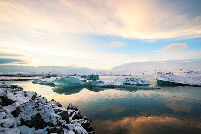 Reykjavik: Glacier Lagoon, Diamond Beach & South Coast Day Tour - Jökulsárlón needs time, patience, and warm clothing