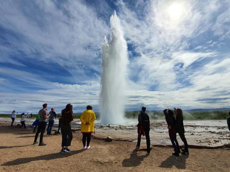 Reykjavík: Golden Circle, 2 Geysers & Geothermal Bakery Tour - Þingvellir: geology and the birth of Parliament
