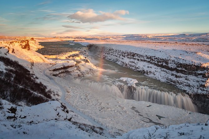 Reykjavik: Golden Circle and Northern Lights Small-Group Tour - Thingvellir: where Iceland’s ground pulls apart
