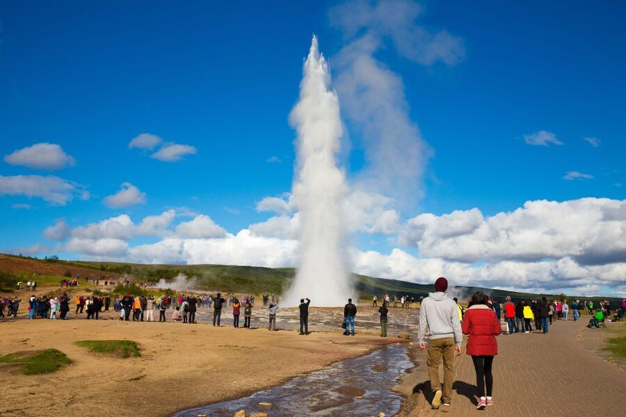 Reykjavik: Golden Circle Day Tour with optional Blue Lagoon - Pickup, meeting points, and the long return