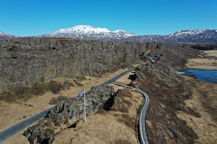 Reykjavik: Golden Circle, Kerid Crater and Sky Lagoon Tour - Guides, pacing, and the small-bus tradeoff