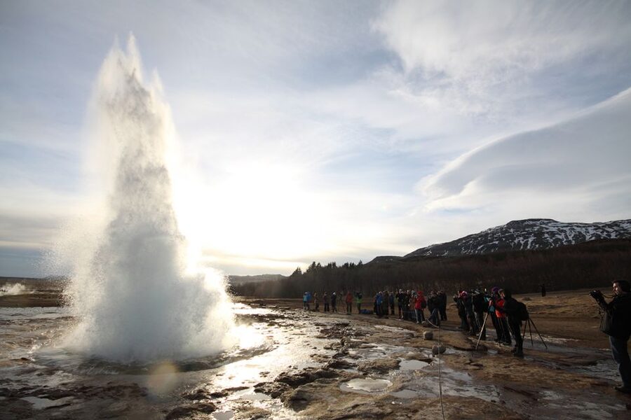 Reykjavik: Golden Circle & Northern Lights 4x4 Tour - Food, clothing, and the real cost