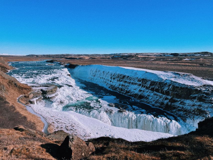 Reykjavík: Golden Circle, Secret Lagoon, & Friðheimar Tour - Guides, minibus comfort, and the pace of the day