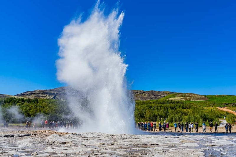 Reykjavik: Golden Circle Super Jeep and Snowmobile Tour - Guides make a big difference